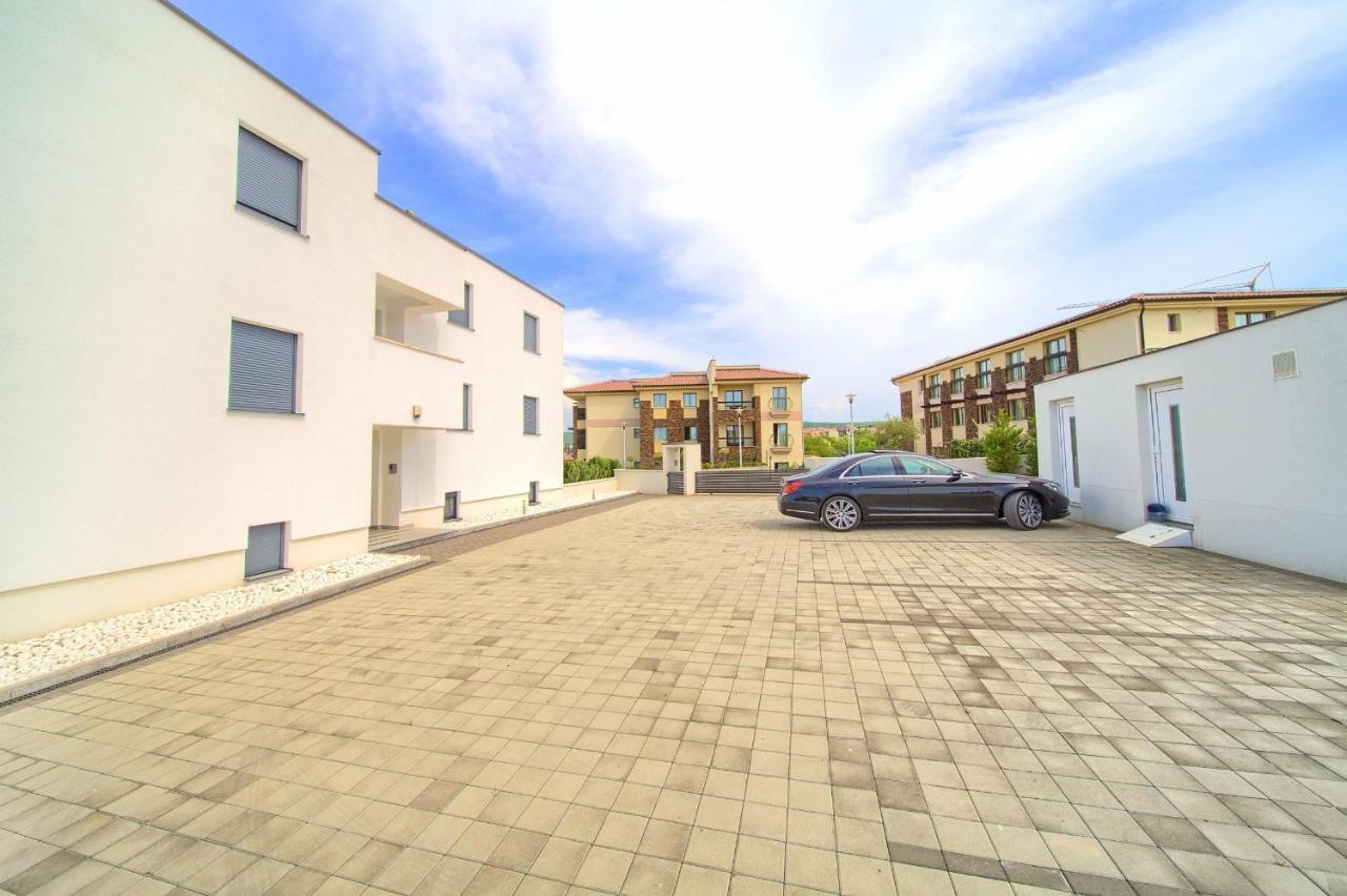 Casa Bella Apartment Malinska Exterior photo
